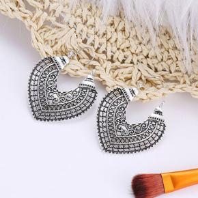 New Ethnic Fashion Retro Hollow Bohemian Alloy Vintage Heart Shaped Earrings for women - Bohemian Earrings Hollow Design Vintage Dangle Drop Earrings for Girls Simple Stylish