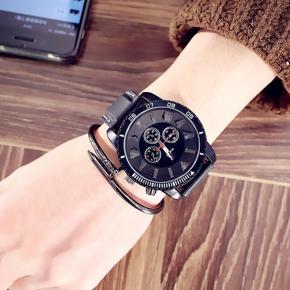 Luminous couple watch