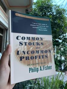 Common Stocks and Uncommon Profits  by Philip A. Fisher -Paperback