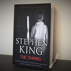 The Shining by Stephen King -Paperback