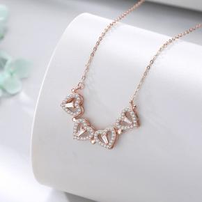 Stylish Trendy Love Magnetic Chain Necklaces for Girls Simple Stylish Fashion New Collection - Folding Heart-Shaped Pendant Necklaces for Women Stylish Simple Fashion/ Couple Anniversary Gift for Wome