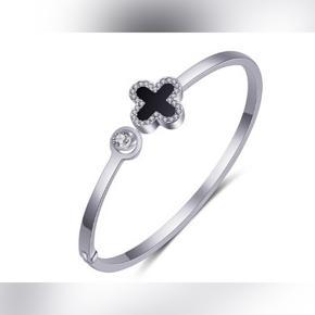 Alloy material Four-leaf clover bracelet