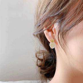 Pineapple pearl earrings French retro earrings net red temperament female wave earrings Prevent Allergy