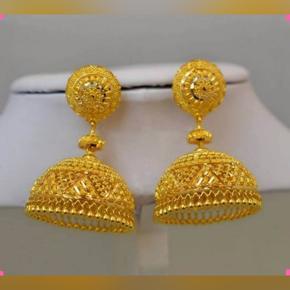 Gold plated stylish earrings