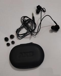Earphone good quality and soft bit with suit sound black color earphone with box