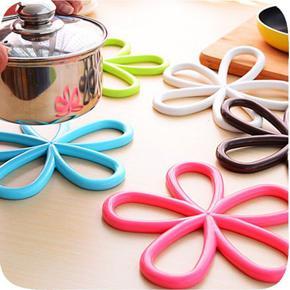Heat Resistant Table Decoration Placemat Coaster - Silicone Heat Mat - Hot Pots and Dishes Flower Shaped