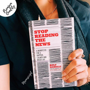 Stop Reading the News: A Manifesto for a Happier, Calmer and Wiser Life -Paperback