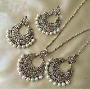 Pearl Setting silver Metal Necklace Gorgeous earings and maangtikka For Women