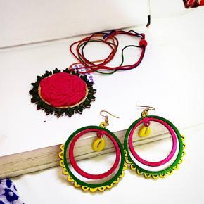 HAN PAINT JEWELLERY -1 PAIR EARRINGS AND ROSE NECKLESS,WOODEN BASE JEWELLERY,MULTICOLOUR