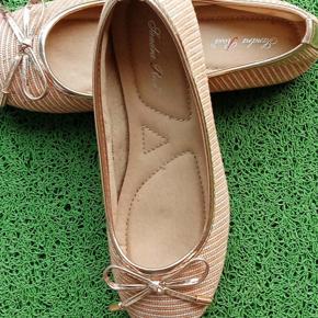 Pump Shoe For Women Peach Color Fashionable Casual Sandals For Girls