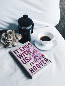 It Ends with Us: A Novel by Colleen Hoover