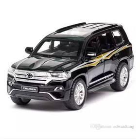 TOYOTA LAND CRUISER 1: 32 Toy Car Beijing Jeep Metal Toy Alloy Car Diecasts Toy Vehicles Car