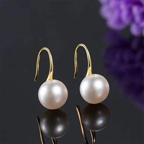 White Cultured Freshwater Pearl Earring
