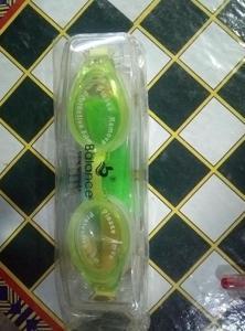 Swimming goggles for swimmers