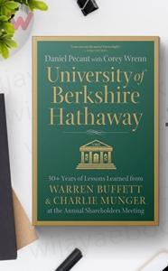 University of Berkshire Hathaway: 30 Years of Lessons Learned from Warren Buffett & Charlie Munger at the Annual Shareholders Meeting -Paperback