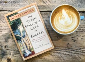 The seven spiritual laws of success : a practical guide to the fulfillment of your dreams-Paperback