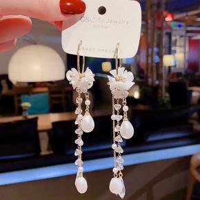 Trendy Korean Fashionable Long Tassel Simulated Pearl Long Drop Temperament Earrings for Women Simple Stylish Big Crystal Bead Flower Petal Earrings for Women Wedding Jewelry -  Trendy Flower Stud Ear