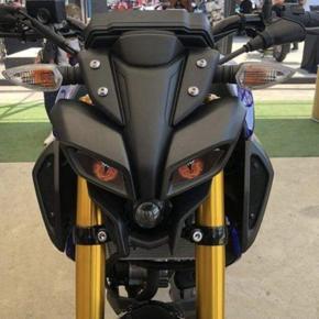 Motorcycle Headlight Protection Sticker Fairing Headlight Sticker Guard Sticker for Yamaha MT-09 2017 03 model