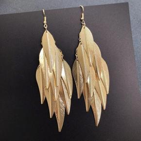 Vantage Metal Leaves Hanging Earrings For Women  Trend Female Unusual Earrings Girls Party Jewelry