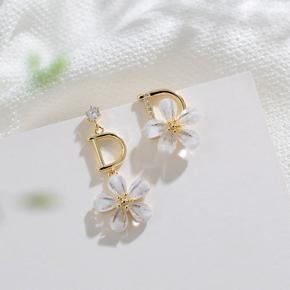 Light Luxury Pretty flower with Letter DD Earrings