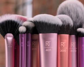 Imported makeup brush U.K & ITALY  PACK OF 2 BLUSH ON BRUSH & EYE SHADOW BRUSH
