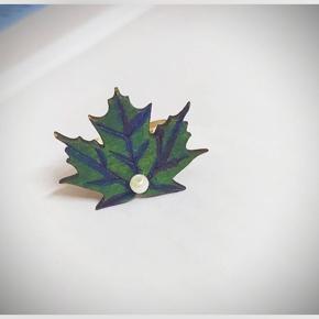 HAND PAINT  RING -MAPPLE LEAF WOODEN BASE RING